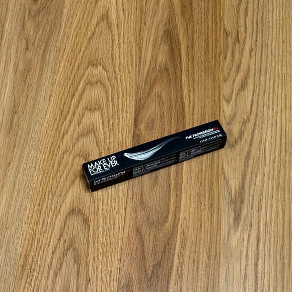 Makeup Forever The Professionall Volumizing Mascara - Picture 1 of 4